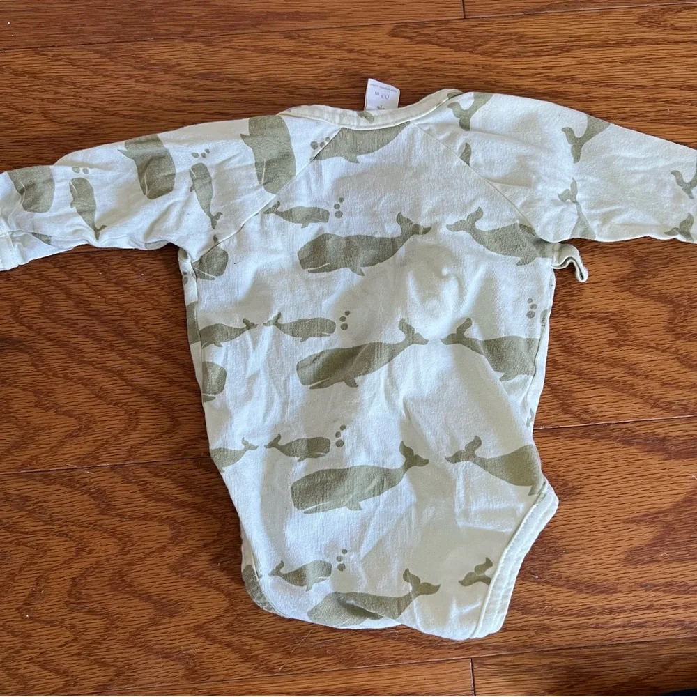 Kate Quinn button closure baby one piece whale 0-3 months mo m outfit unisex